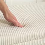 Banco de Arrumação Capacidade de 84 L Estofado em Veludo Banco Pé de Cama para Dormitório 112x42x40 cm Bege