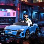 Carro Elétrico AUDI RS E - Tron GT 12V com 2 Motores Controlo Remoto Faróis LED Buzina Música USB 3 - 5km/h 103x58x41cm Azul