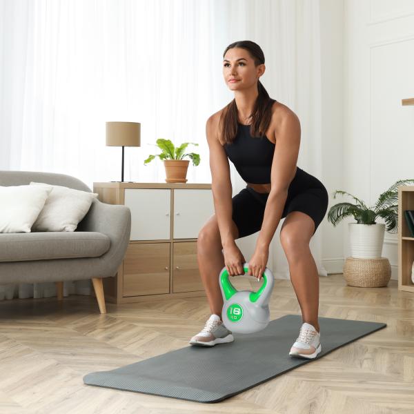 Kettlebell 16 kg Peso Russo com Revestimento de PU e Enchimento de Areia para Treinamento 26x18x32 cm Verde e Cinza
