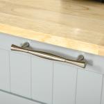 Carrinho de Cozinha com Rodas 2 Gavetas 3 Portas Prateleiras Ajustáveis e Barra para Sala de Jantar 121x46x91cm Cinza e Madeira