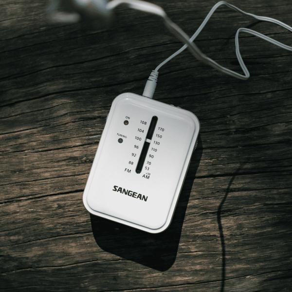 Rádio Portátil Sangean Branco AM/FM