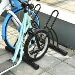 Suporte de Estacionamento Cruzado para 2 Bicicletas Aço Portátil 60x54x57 cm Preto