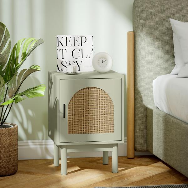 Mesa de Cabeceira com Porta de Vime Prateleira Ajustável e Pés de Madeira Estilo Boémio Mesa Auxiliar 40x35x58 cm Verde