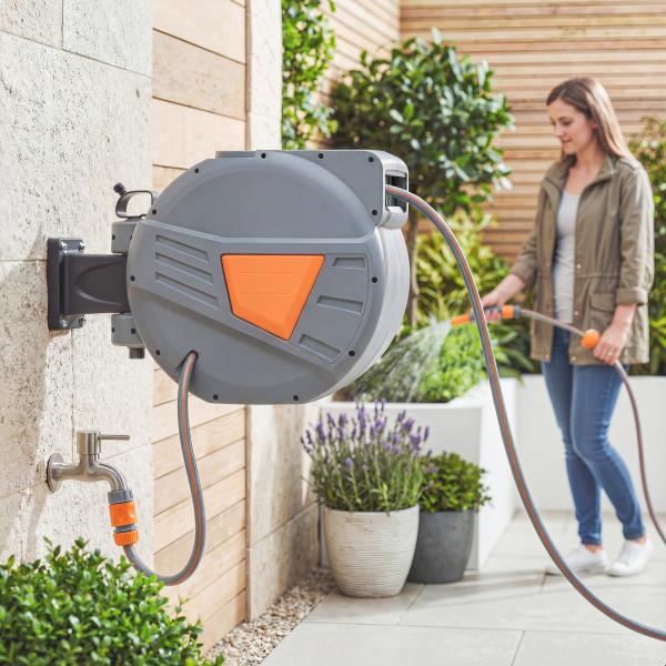 Carretel de Mangueira para Jardim 20+1,6 m com Bocal de 2 Modos Bloqueio Automático e Retracção Orientável 180° Laranja