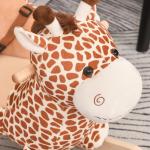 Baloiço para Crianças em Madeira com 32 Canções Cinturão de Segurança Girafa de Pelúcia 60x33x45 cm Marrom Claro