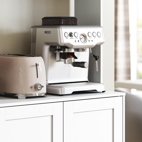 Armário de Cozinha com 2 Portas de Vidro Bancada Ampla para Micro - ondas Compartimentos Abertos Prateleiras Ajustáveis Branco