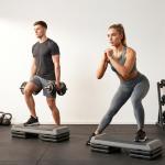 Step para Fitness Antideslizante Altura Regulável 3 Níveis de 10,5/15,5/20,5 cm Capacidade 250 kg 77x36x20,5 cm Cinza e Preto