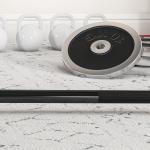 Barra de Pesos de Aço180 cm Ø50 mm com 2 Grampos Carga 200 kg Barra Olimpica para Discos de Ø5 cm Prata e Preto