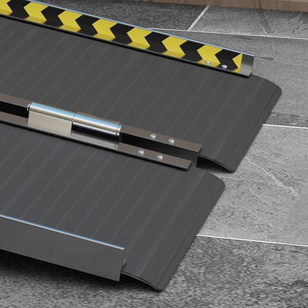 Rampa para Cadeira de Rodas Dobrável Portátil com Autocolantes Reflectores Carga 272 kg 91x73,6x5,1 cm Preto