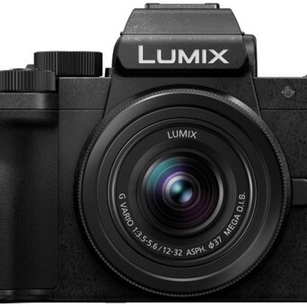 Máquina Fotográfica Lumix G DC - G100D + G Vario 12 - 32mm F3.5 - 5.6 USB - C + Punho (Preto) - PANASONIC