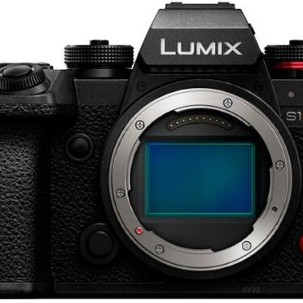 Máquina Fotográfica Digital Mirrorless Full - frame Lumix S1R II - PANASONIC