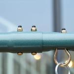 Conjunto de Baloiços para Crianças com Suporte de Metal e Corda Ajustável 220x160x180 cm Verde e Vermelho