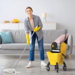 Balde de Esfregona com Rodas Espremedor Desmontável de Pressão para Baixo Capacidade 26 L Inclui Esfregona e Asa 45x31x90 cm Amarelo