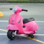 Mota Elétrica Infantil Vespa 6V com Farol, Buzina e Rodas Auxiliares para Crianças de 18 - 36 Meses Rosa 66,5x38x52 cm