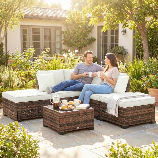 Conjunto de Jardim Exterior em Rattan de 6 Peças com Cadeira de Canto, 2 Cadeiras sem Braços, Apoio para Pés e Mesa Castanha
