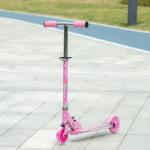 Trotinete para Crianças Dobrável com Luzes e Música 4 Alturas Ajustável Rodas Brilhantes e Pedal LED 67x32x65 - 78 cm Rosa