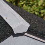 Coelheira de Exterior Grande Gaiola de Madeira para 2 - 4 Coelhos com Teto Asfáltico Recinto de Arame Bandeja Removível e Rampas 210x45,5x84,5cm Cinza e Preto