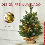Árvore de Natal de Mesa 60 cm com 20 Luzes LED 141 Ramos 5 Pinhas 5 Cachos de Bagas Vermelhas e Suporte de Metal Verde