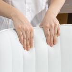 Conjunto de 2 Bancos de Bar Giratórios com Encosto Curvado e Apoio para os Pés Estofados em PU 47x54,5x97,5 cm Branco