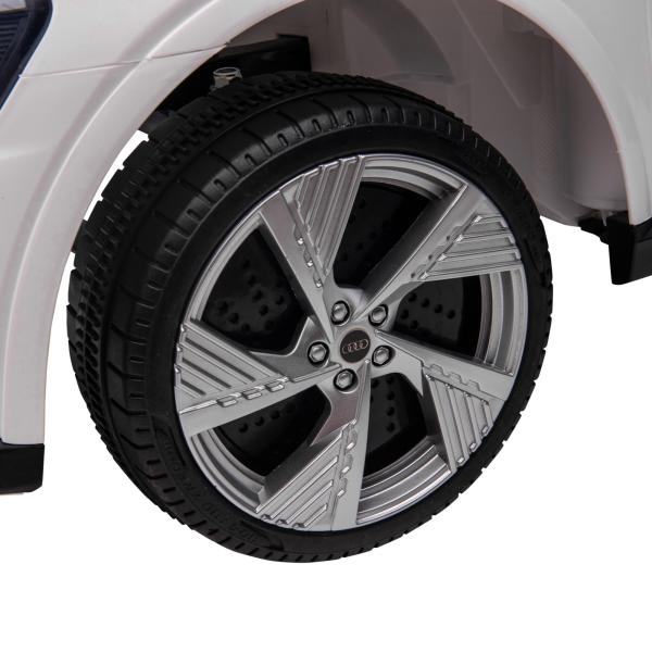 Carro Elétrico Audi E - Tron 12V para Crianças acima de 3 Anos com Controle Remoto Faróis Buzina Música MP3 TF USB e Abertura da Porta 3 - 8km/h 108x60x47cm Branco