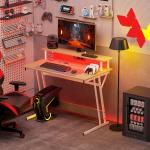 Secretária Gaming com Luzes LED 100x60x88,5 cm com Tomadas de Corrente Suporte para Monitor Prateleiras e Controlo Remoto Madeira