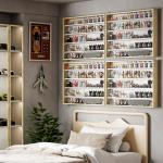 Vitrine de Parede de Madeira com Prateleiras Ajustáveis e 2 Portas Corredeiras de Vidro para Coleções Perfumes 80x9,5x60 cm Madeira e Branco