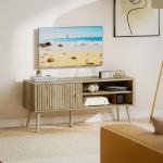 Móvel de TV para Televisão até 55 Polegadas com Porta Acanalada Prateleira Ajustável Compartimentos Abertos 115x35x49 cm Carvalho