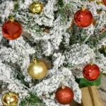 Árvore de Natal Artificial 150 cm com Neve Ignífugo com 358 Ramos Folhas de PVC Abertura Automática Base Dobrável Verde