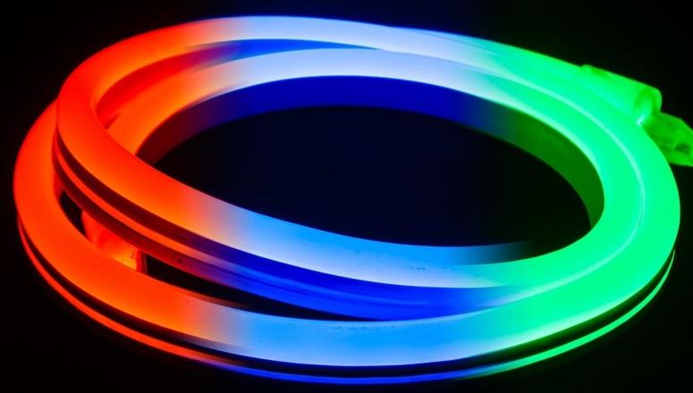 Fita LED NEON Flexivel 16mm RGB 220V 9,6W 850Lm (Metro)