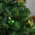 Árvore de Natal Artificial 150cm Ignífugo com 420 Ramos 48 Decorações Folhas de PVC e Suporte Metálico Verde