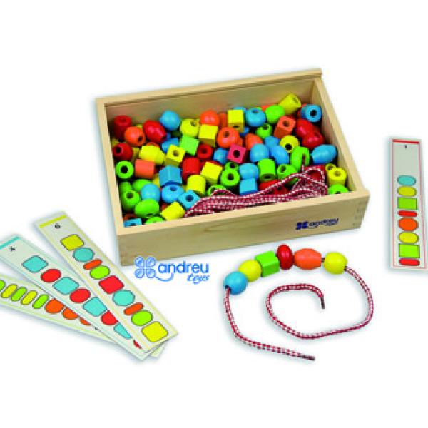 Jogo Andreutoys Formas p/ Enfiar + 10 Cordoes + 10 Modelos Caixa de 150 Unidades Sortidas