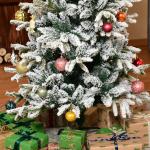 Árvore de Natal Ø95x210cm Neve Artificial com 784 Pontas de Ramos Ignífugos e Suporte de Aço Decoração de Natal para Interiores Verde e Branco