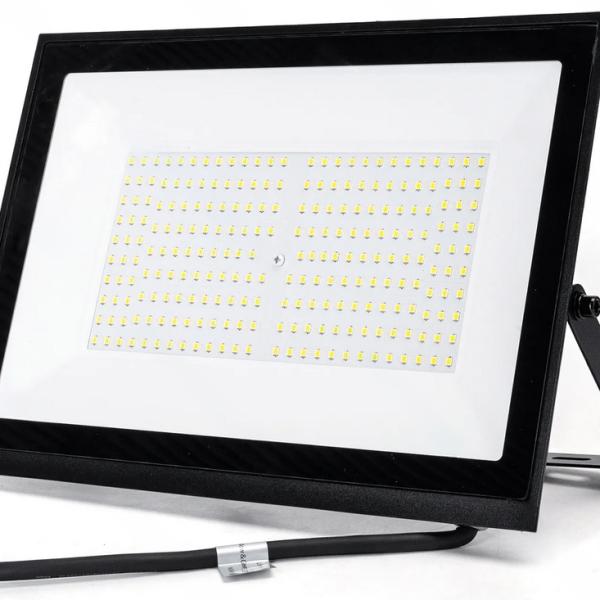 Projector LED IP65 220VAC Branco F. 6500K 150W 15000lm