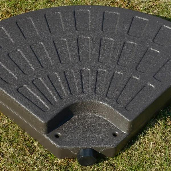 Base para Chapéu de Sol em 4 Partes Recarregável com Areia ou Água Desmontável para Jardim Pátio Ar Livre 100x100x10,5cm Marrom