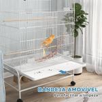 Gaiola para Pássaros com Rodas com 4 Comedouros 3 Poleiros Brinquedos Bandeja Amovível e Prateleira 79x49x133 cm Branco