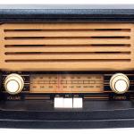 Rádio Retro Madeira AM/FM c/ Colunas (2x 1,5W) - ORAVA