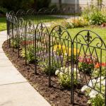 Conjunto de 4 Cercas de Jardim Metálicas 125x56 cm com Design Arqueado Resistentes e Fáceis de Instalar para Pátio Relvado Preto