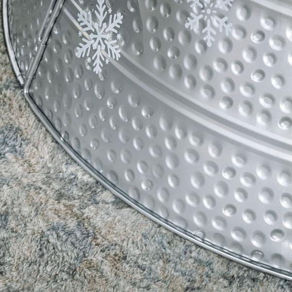Saia para Árvore de Natal em Metal Impermeável, Decoração para Festas e Casa, 66x66x23 cm, Prateado