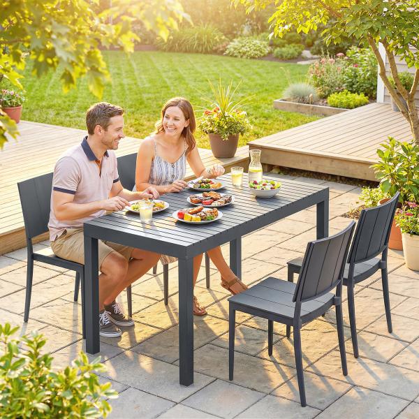 Conjunto de Mesa e Cadeiras de Jardim com Mesa de Ripas e 4 Cadeiras Empilháveis para Terraço ou Pátio Cinzento