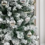 Árvore de Natal Estreita 270 cm com Efeito Neve, 1014 Ramos e Suporte Metálico, Verde e Branco