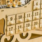 Calendário de Advento de Natal com Luzes LED e 24 Gavetas Decoração de Natal Modelo de Trenó 45x10x31cm Madeira Natural