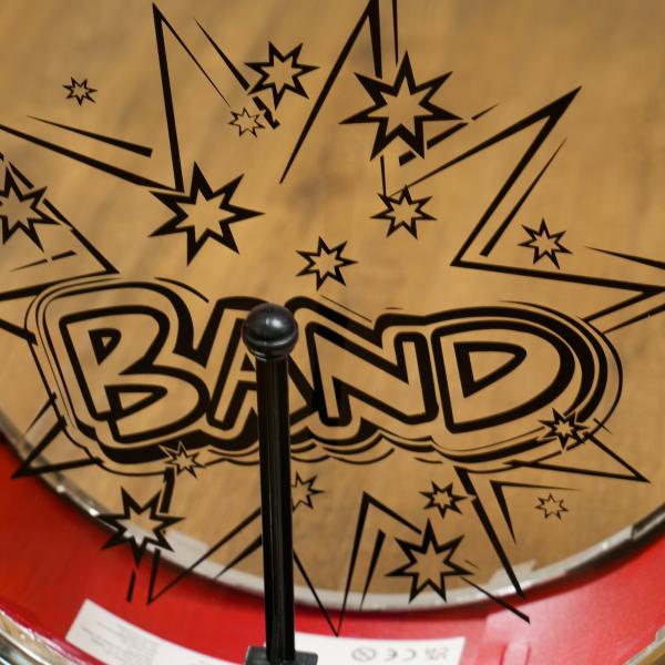 Bateria Infantil com Banco Bateria para Crianças acima de 3 Anos com Pedal e Baqueta Desenho de Estrelas 65x22x57 cm Vermelho