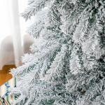 Árvore de Natal Ø116x180 cm Neve Artificial com 627 Pontas de PVC Base Dobrável e Suporte de Metal Decoração de Natal Verde e Branco