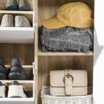 Sapateira para 8 Pares de Sapatos com 2 Gavetas Prateleira Aberta e Porta 80x25,5x112,5cm Madeira e Branco