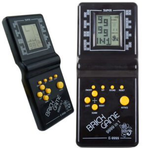 Consola Port?til Retro c/ 9999 Jogos (Cores Sortidas)