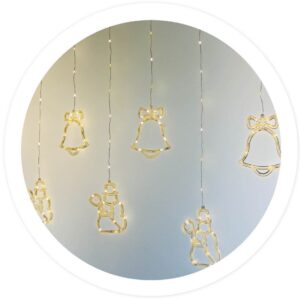 Cortina 132 LEDs Decoração Natal Branco Quente 3000K c/ Sinos e Bonecos de Neve (1,4 mts) - GSC
