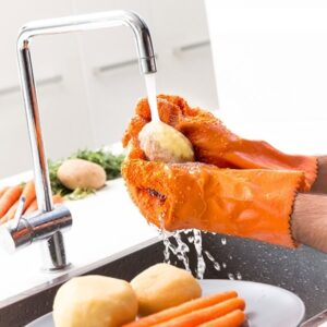 Luvas p/ Limpar e Descascar Vegetais e Frutas - INNOVAGOODS