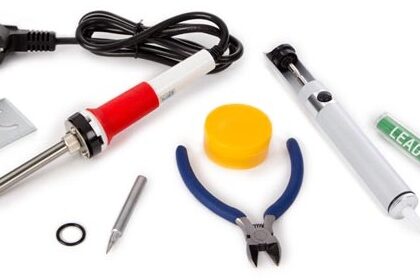 Kit Soldadura (Ferro Soldar 30W, Ponteira Subst, Dessoldador, Suporte, Solda, Massa Fluxo e Alicate)