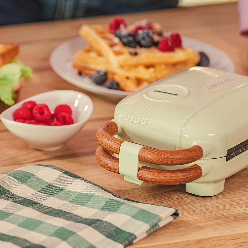 01305_RocknToast_Retro_One_Green_HL_01_5u28s5