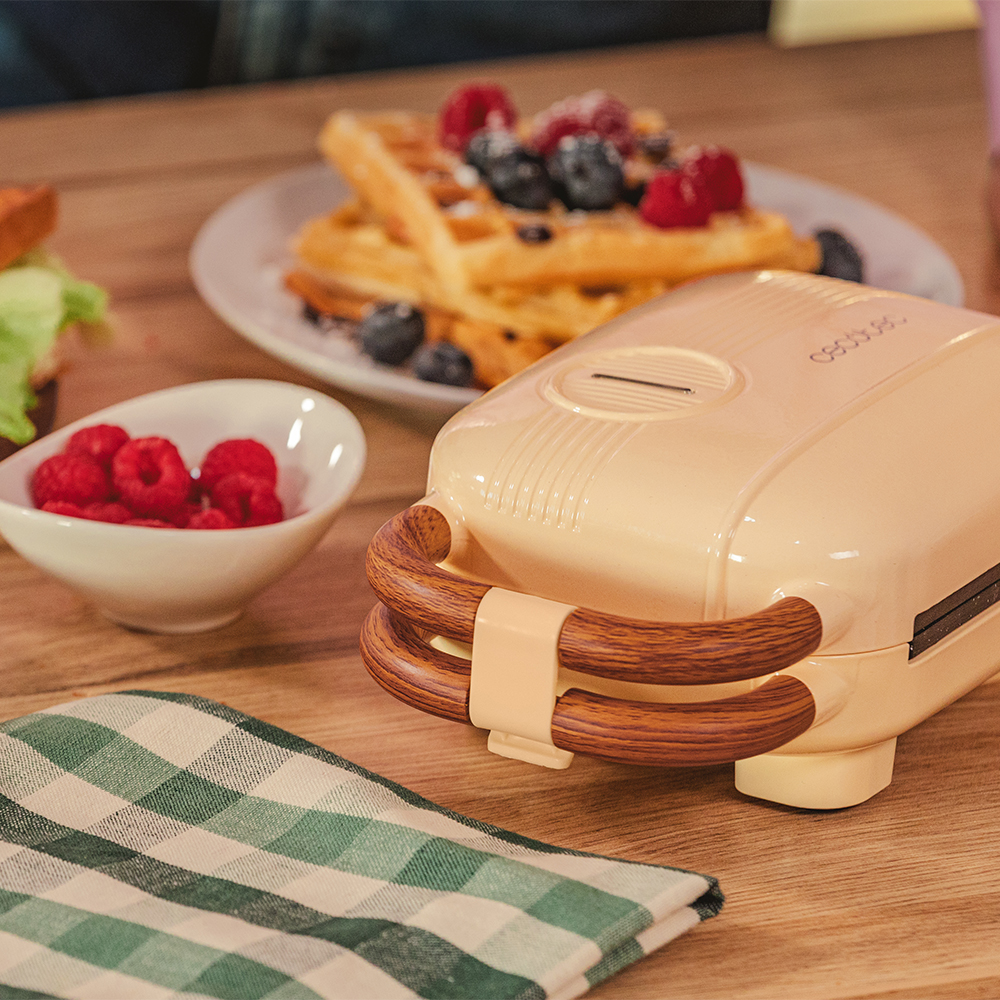 01308_RocknToast_Retro_One_Yellow_HL_01_teo4hy